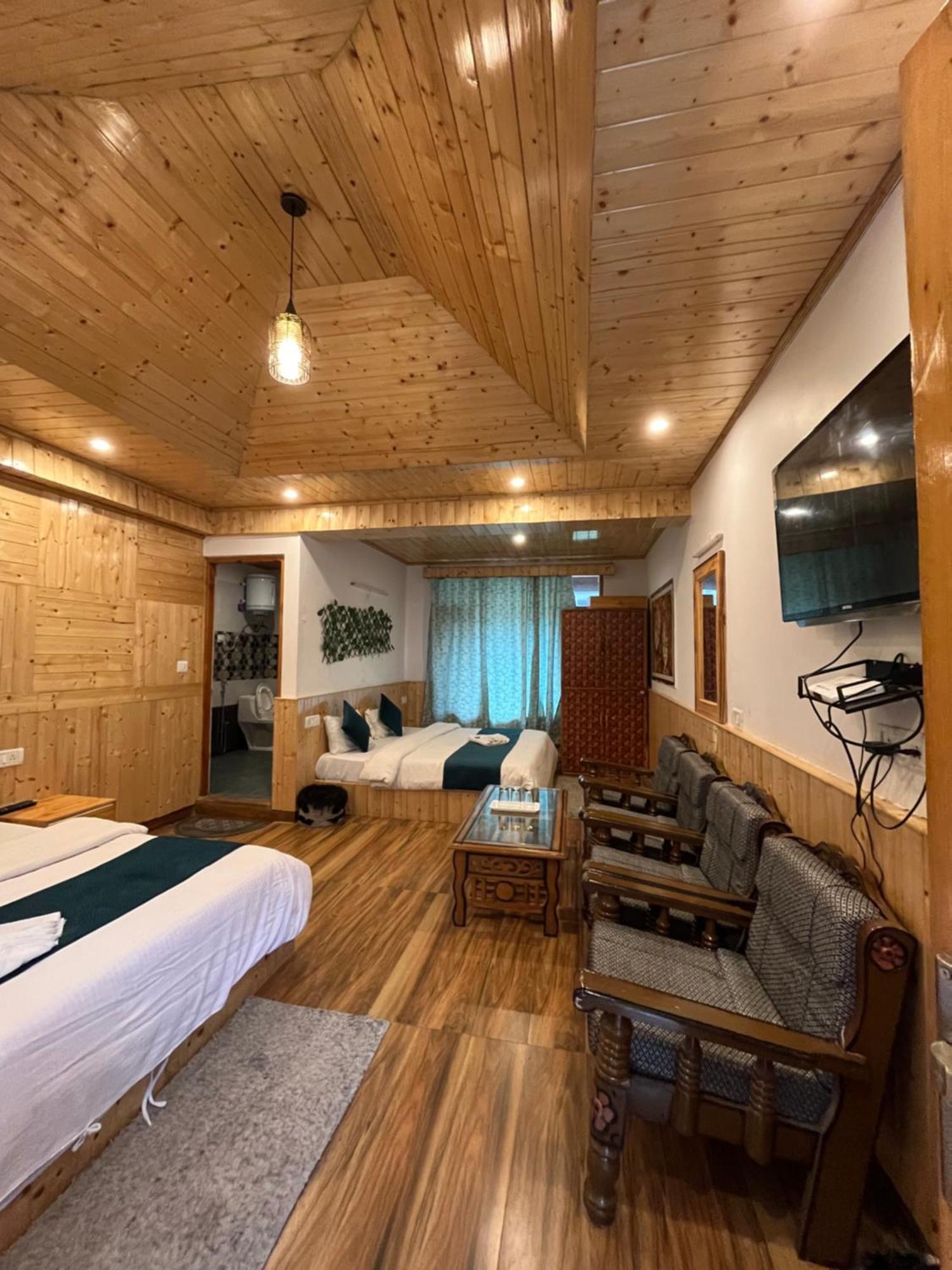 Hotel Neelgiri - Manali Diaries エクステリア 写真